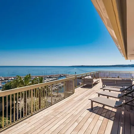 Hébergement de vacances Somptuous Sea-view 3 Bedrooms Penthouse Mouré Rouge