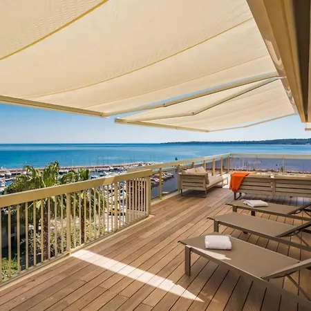 Hébergement de vacances Somptuous Sea-view 3 Bedrooms Penthouse Mouré Rouge *