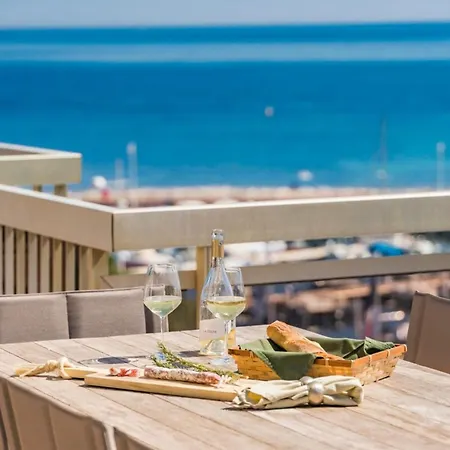 Hébergement de vacances Somptuous Sea-view 3 Bedrooms Penthouse Mouré Rouge