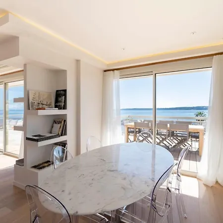 Somptuous Sea-view 3 Bedrooms Penthouse Mouré Rouge Hébergement de vacances Cannes